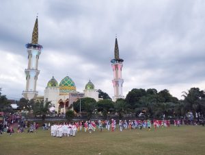 Turun Gunung,Kontingen Splasma Hipnotis Penonton Gelaran Parade Surya Senja di Alun-alun Magetan